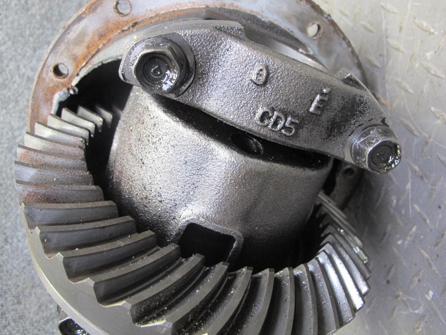 99-01 Isuzu Vehicross LSD Rear Differential Carrier 4.30 Ratio 130K OEM