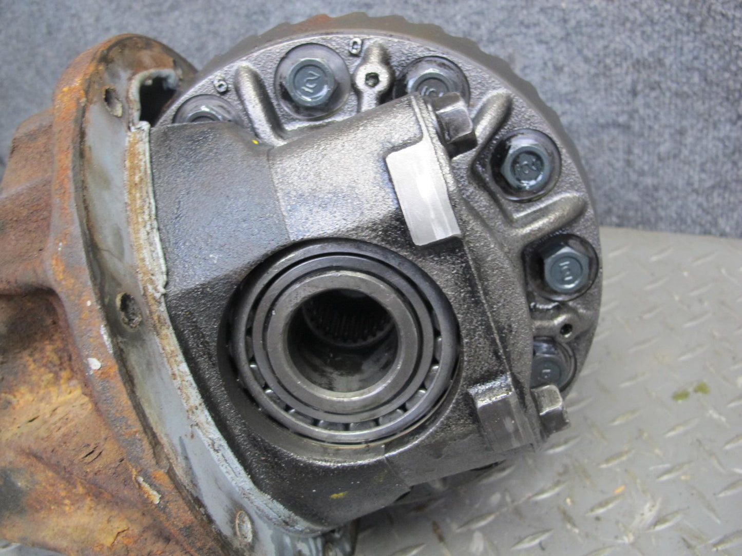 99-01 Isuzu Vehicross LSD Rear Differential Carrier 4.30 Ratio 130K OEM