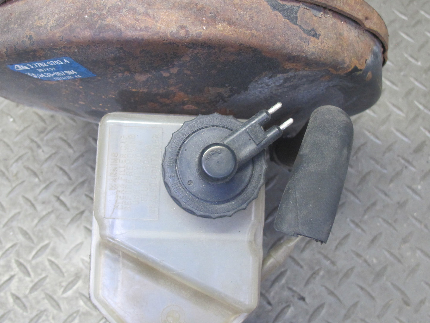 88-91 BMW E30 325i Brake Master Cylinder Booster Fluid Reservoir OEM