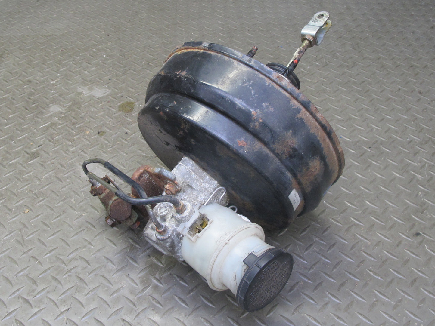 99-01 Isuzu Vehicross Brake Master Cylinder Booster Fluid Reservoir OEM