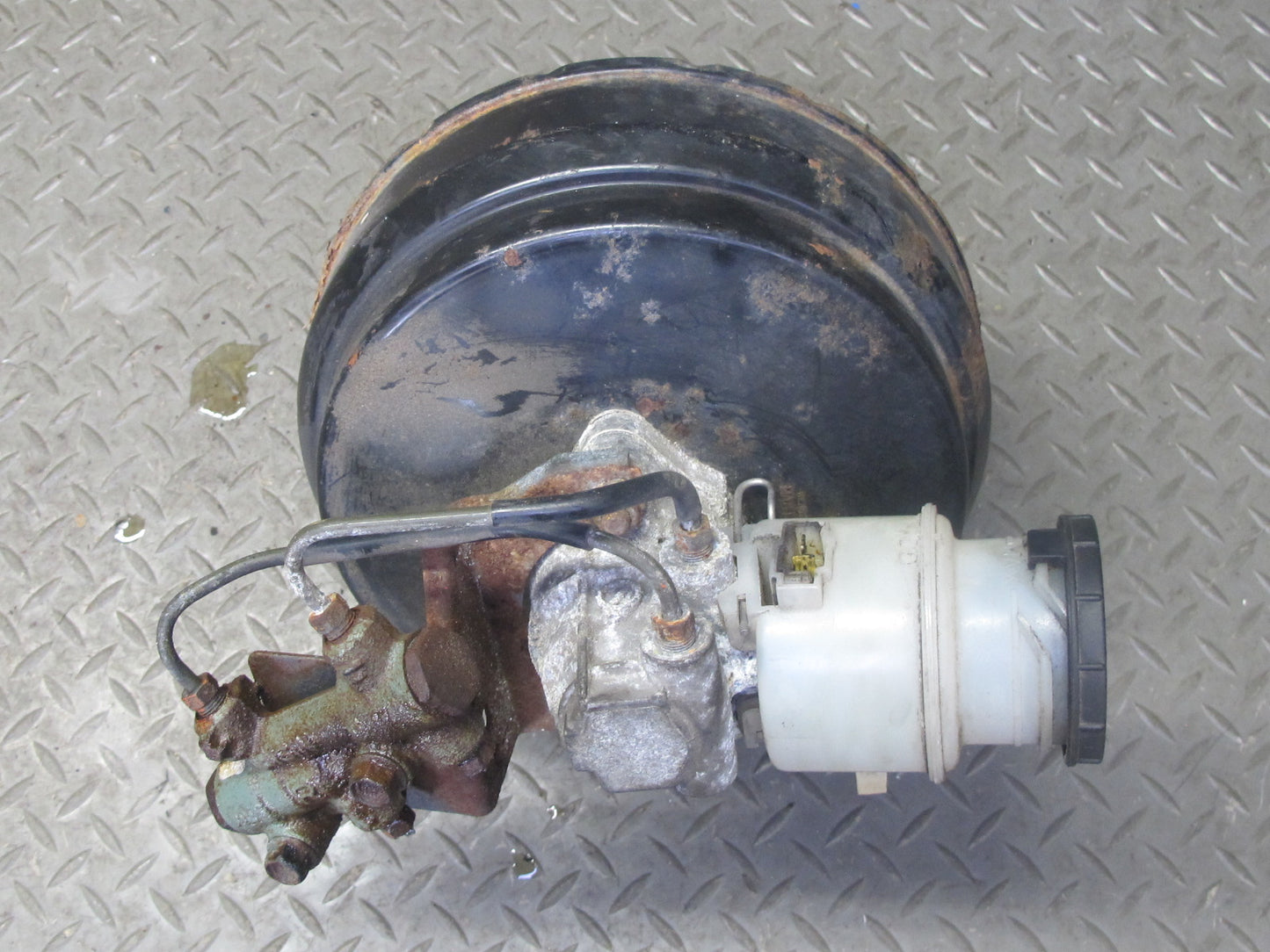 99-01 Isuzu Vehicross Brake Master Cylinder Booster Fluid Reservoir OEM