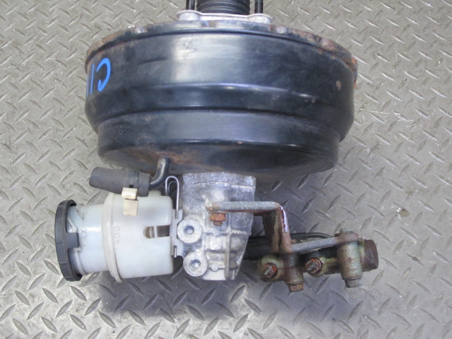 99-01 Isuzu Vehicross Brake Master Cylinder Booster Fluid Reservoir OEM