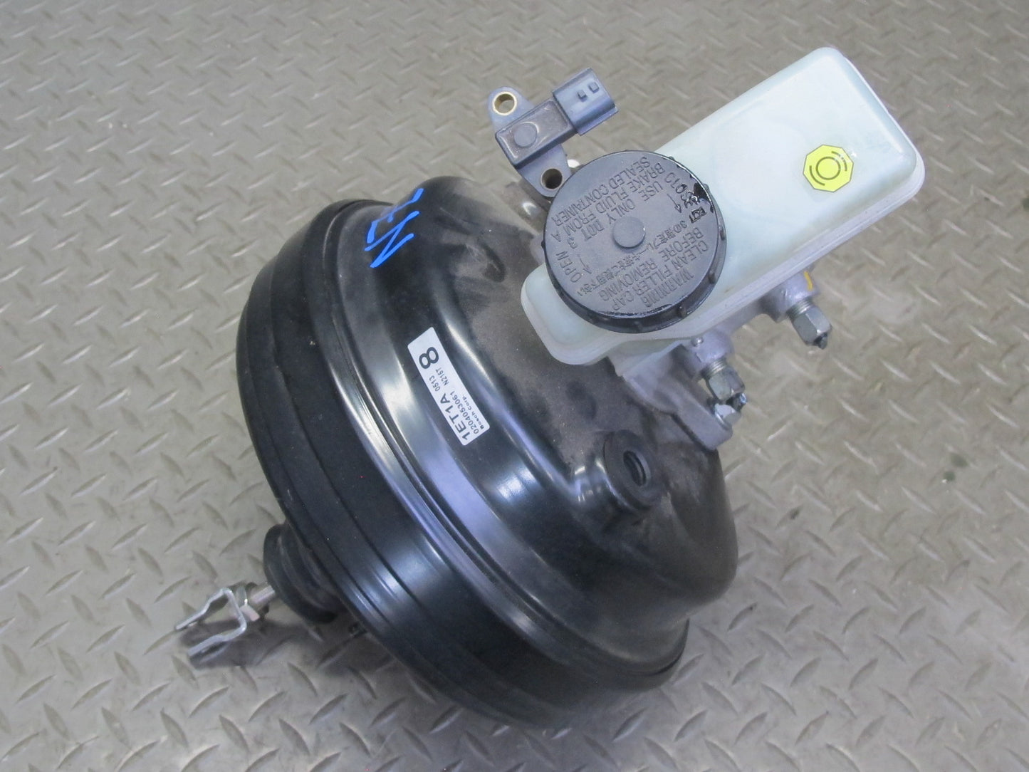 2010 Nissan Z34 370Z Convert Brake Master Cylinder Booster Fluid Reservoir OEM