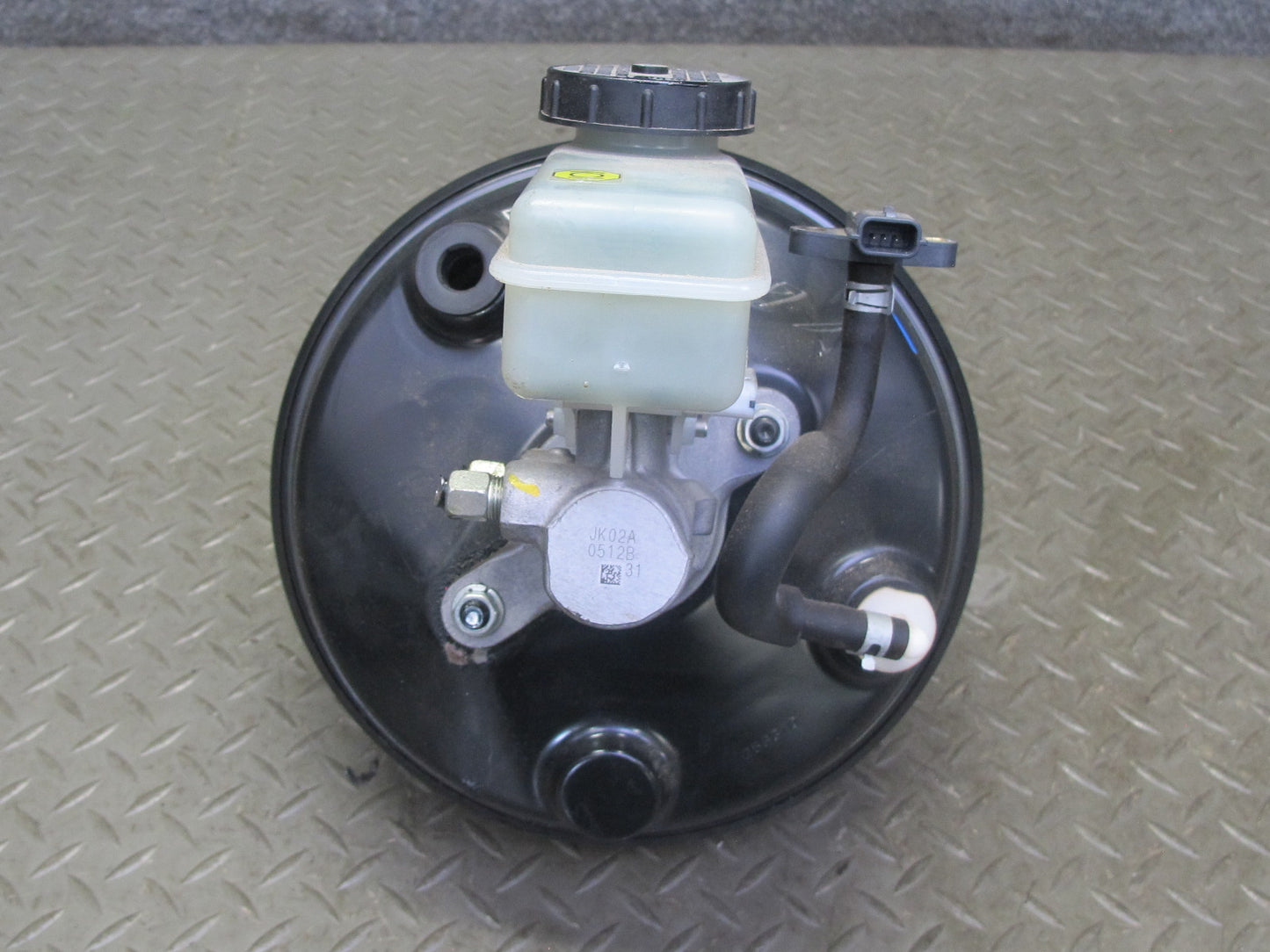 2010 Nissan Z34 370Z Convert Brake Master Cylinder Booster Fluid Reservoir OEM