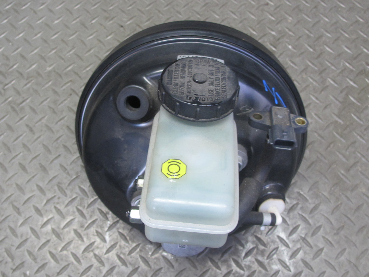 2010 Nissan Z34 370Z Convert Brake Master Cylinder Booster Fluid Reservoir OEM