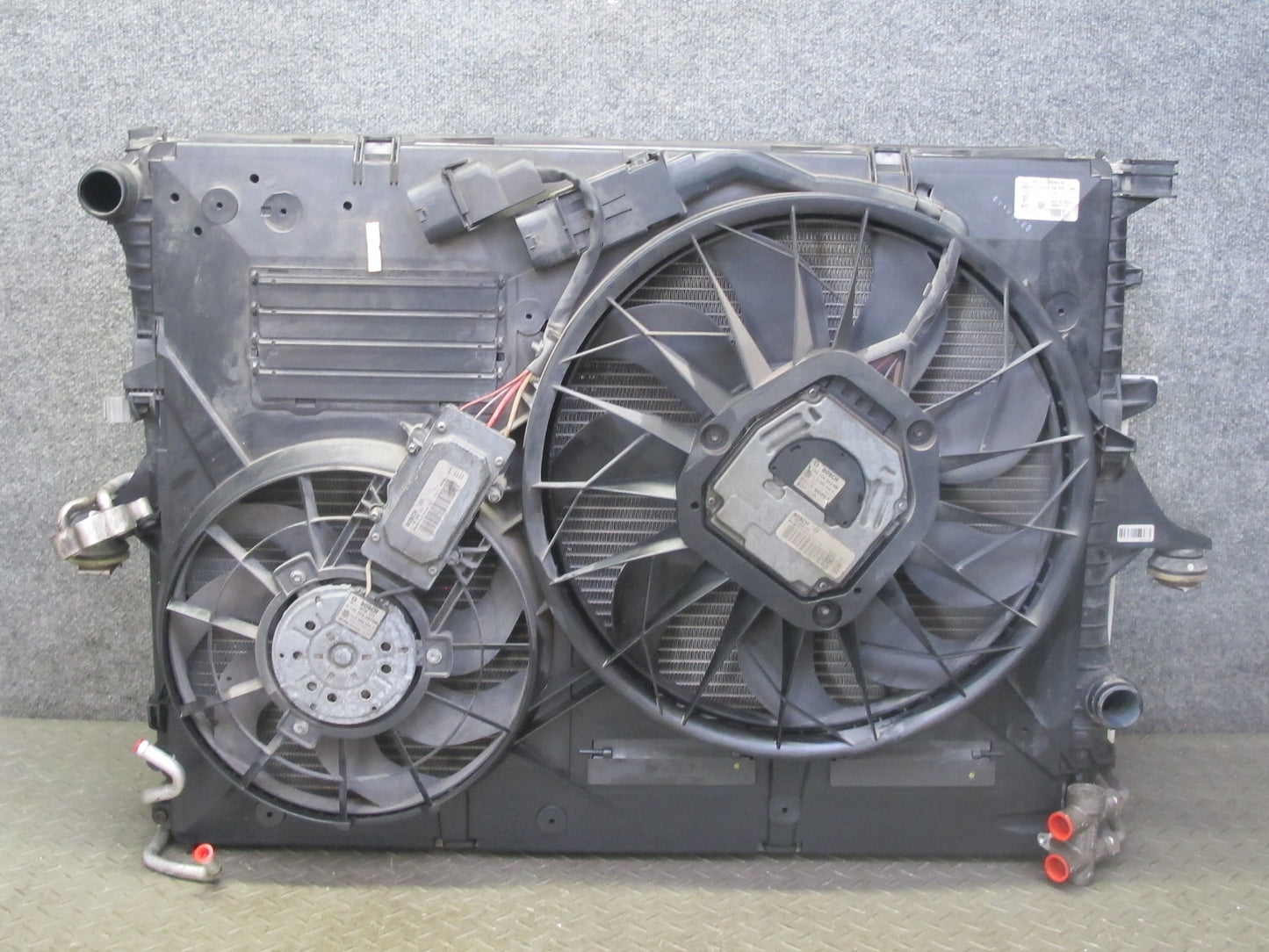 2003-2006 Porsche Cayenne 955 4.5L Turbo Engine Radiator A/C Condenser Fan Assy