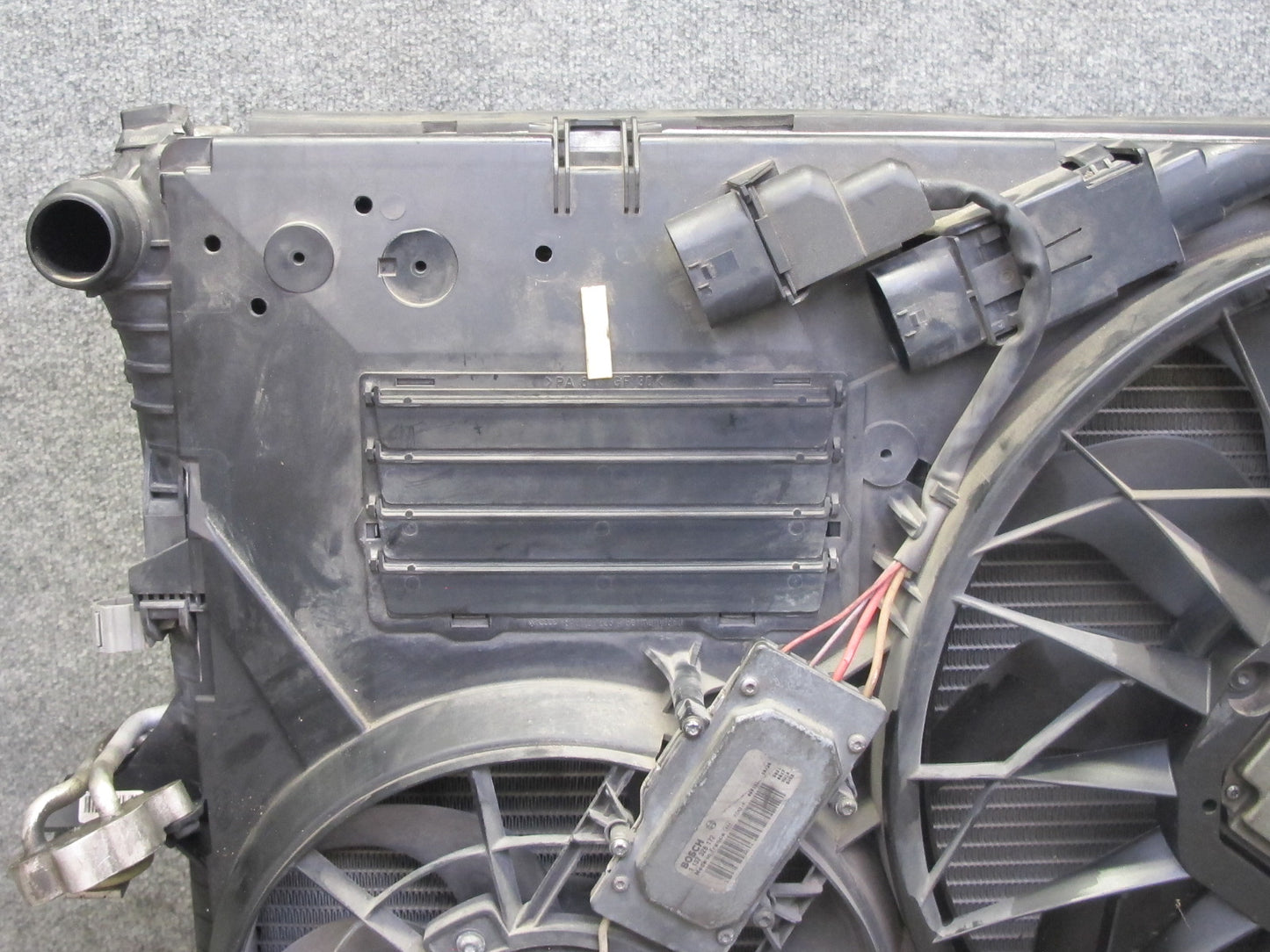 2003-2006 Porsche Cayenne 955 4.5L Turbo Engine Radiator A/C Condenser Fan Assy
