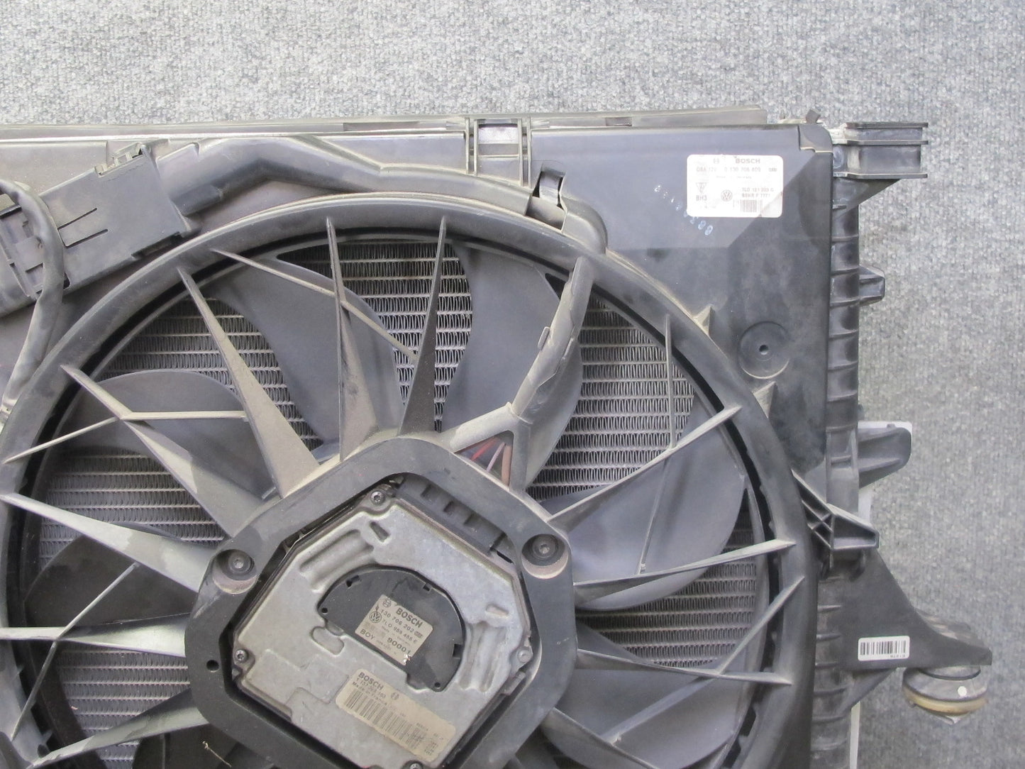 2003-2006 Porsche Cayenne 955 4.5L Turbo Engine Radiator A/C Condenser Fan Assy