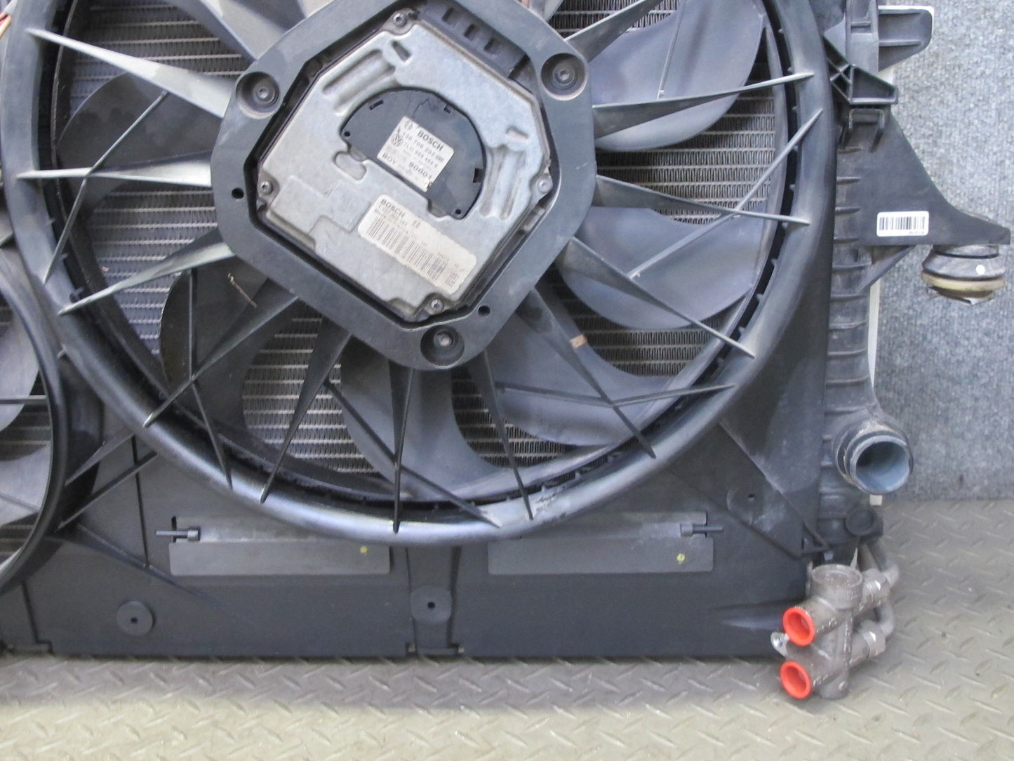 2003-2006 Porsche Cayenne 955 4.5L Turbo Engine Radiator A/C Condenser Fan Assy