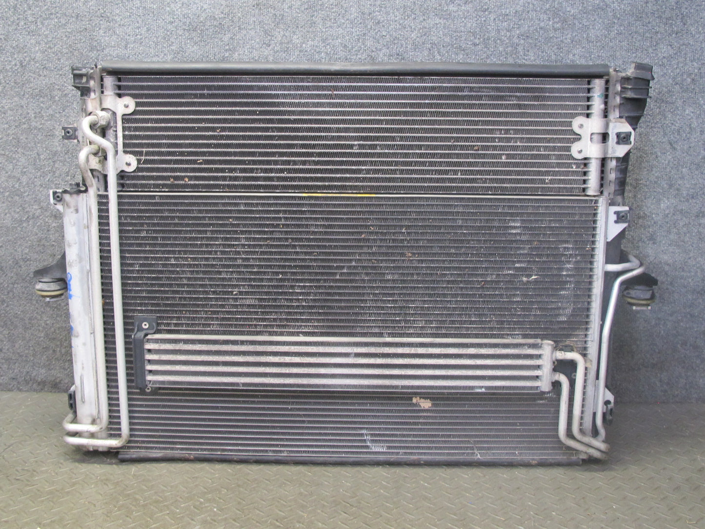 2003-2006 Porsche Cayenne 955 4.5L Turbo Engine Radiator A/C Condenser Fan Assy