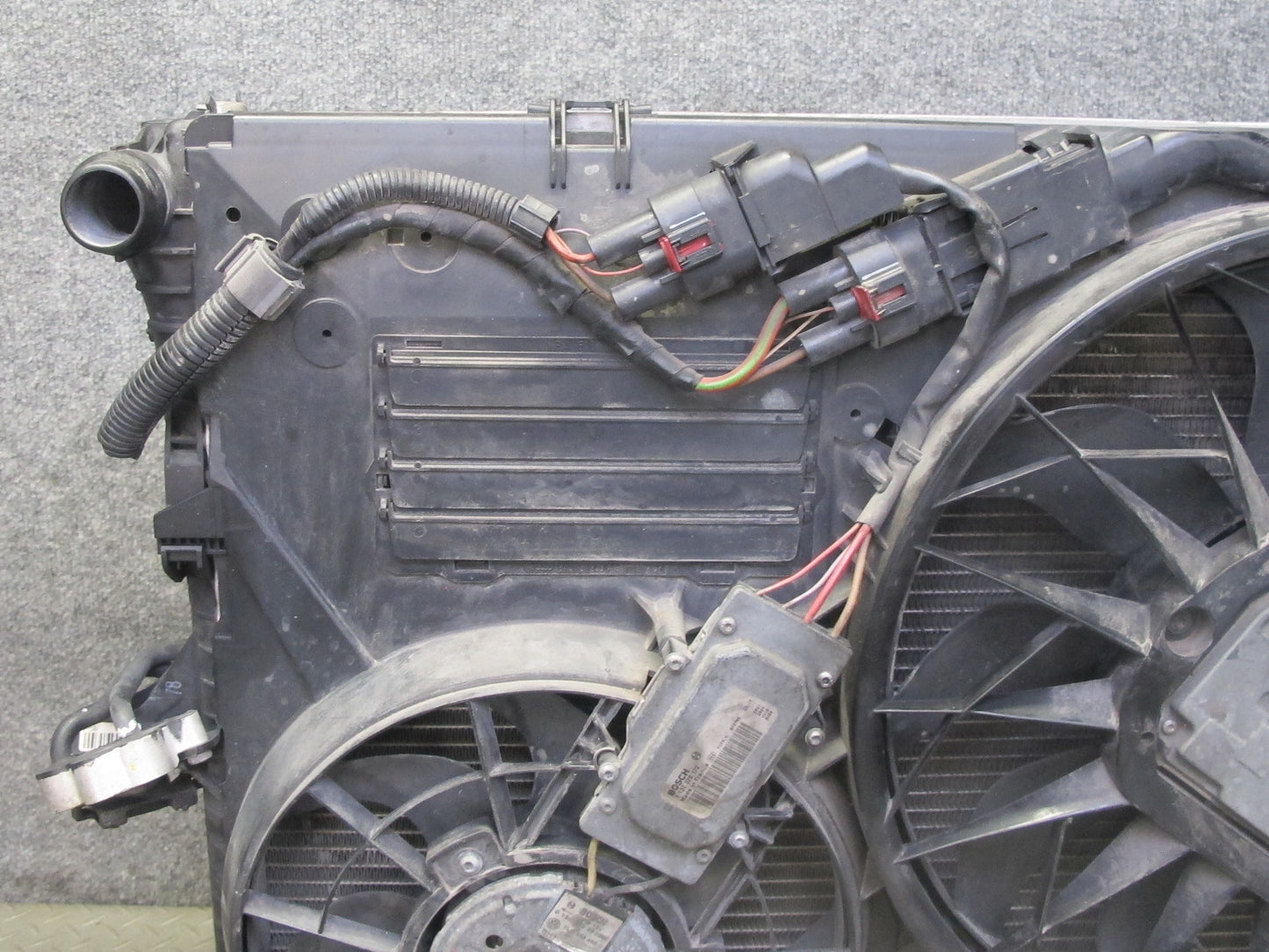 08-10 Porsche Cayenne 957 4.8 Turbo Engine Cooling Radiator Condenser Fan Shroud