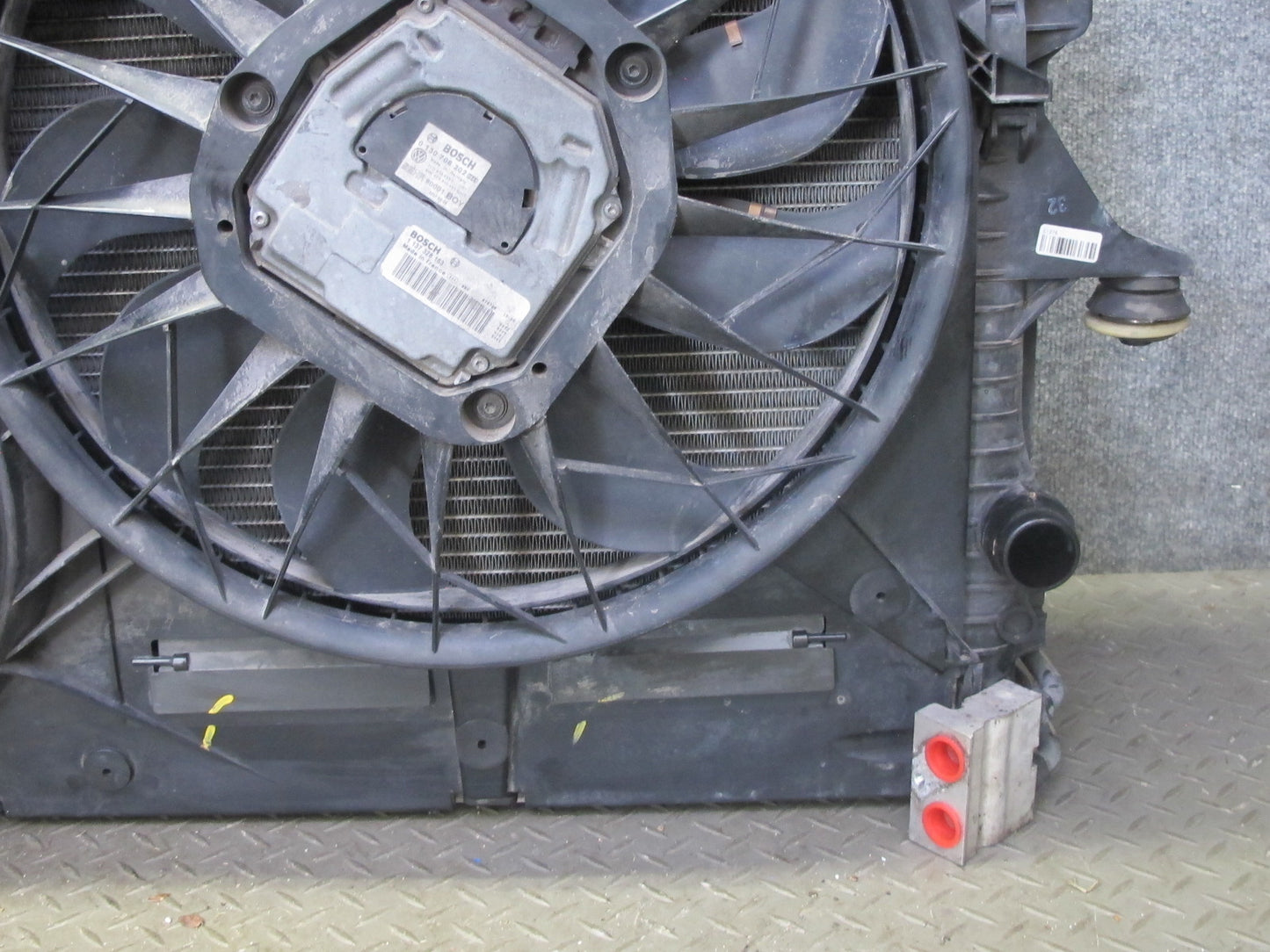 08-10 Porsche Cayenne 957 4.8 Turbo Engine Cooling Radiator Condenser Fan Shroud