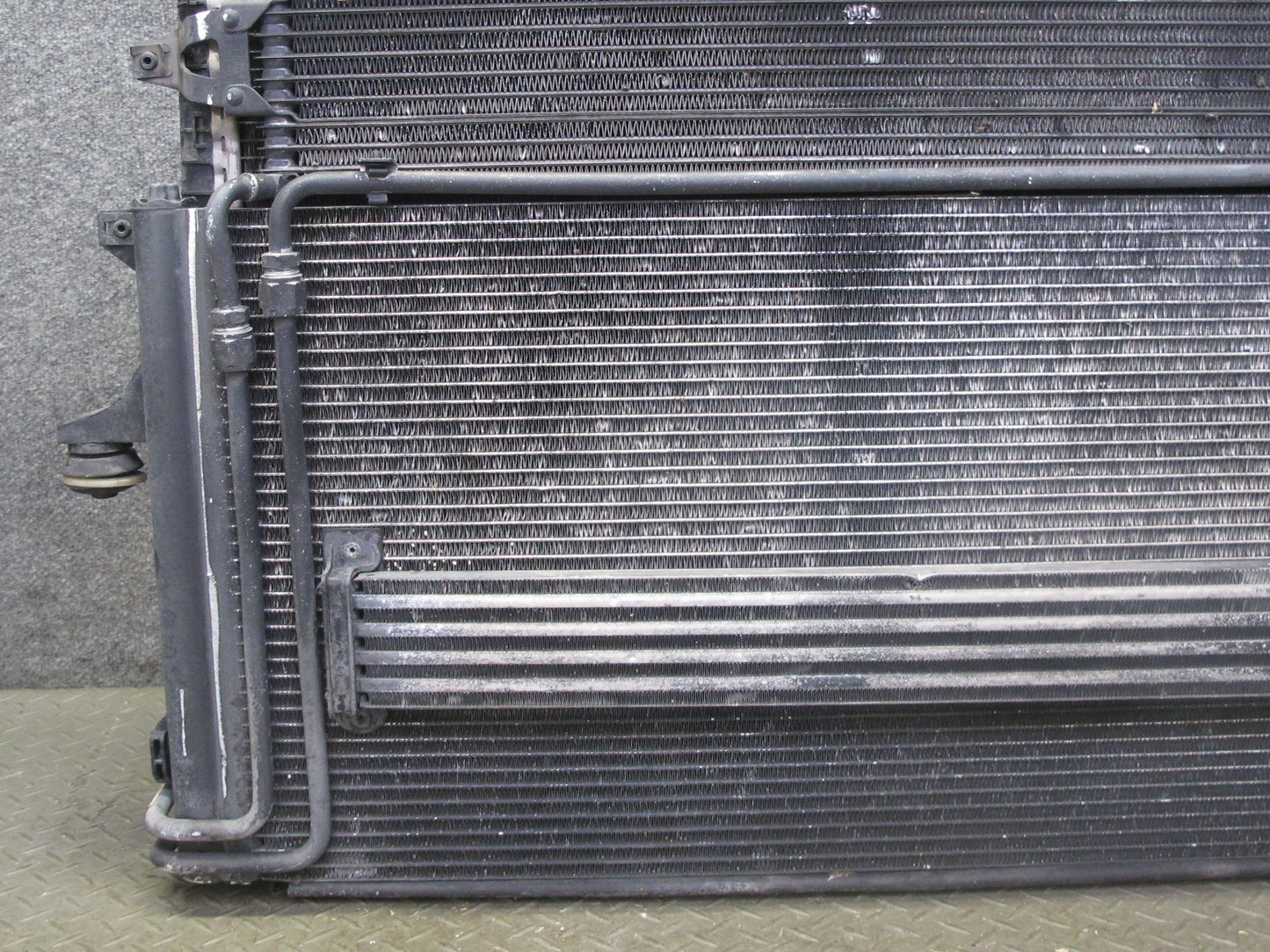 08-10 Porsche Cayenne 957 4.8 Turbo Engine Cooling Radiator Condenser Fan Shroud
