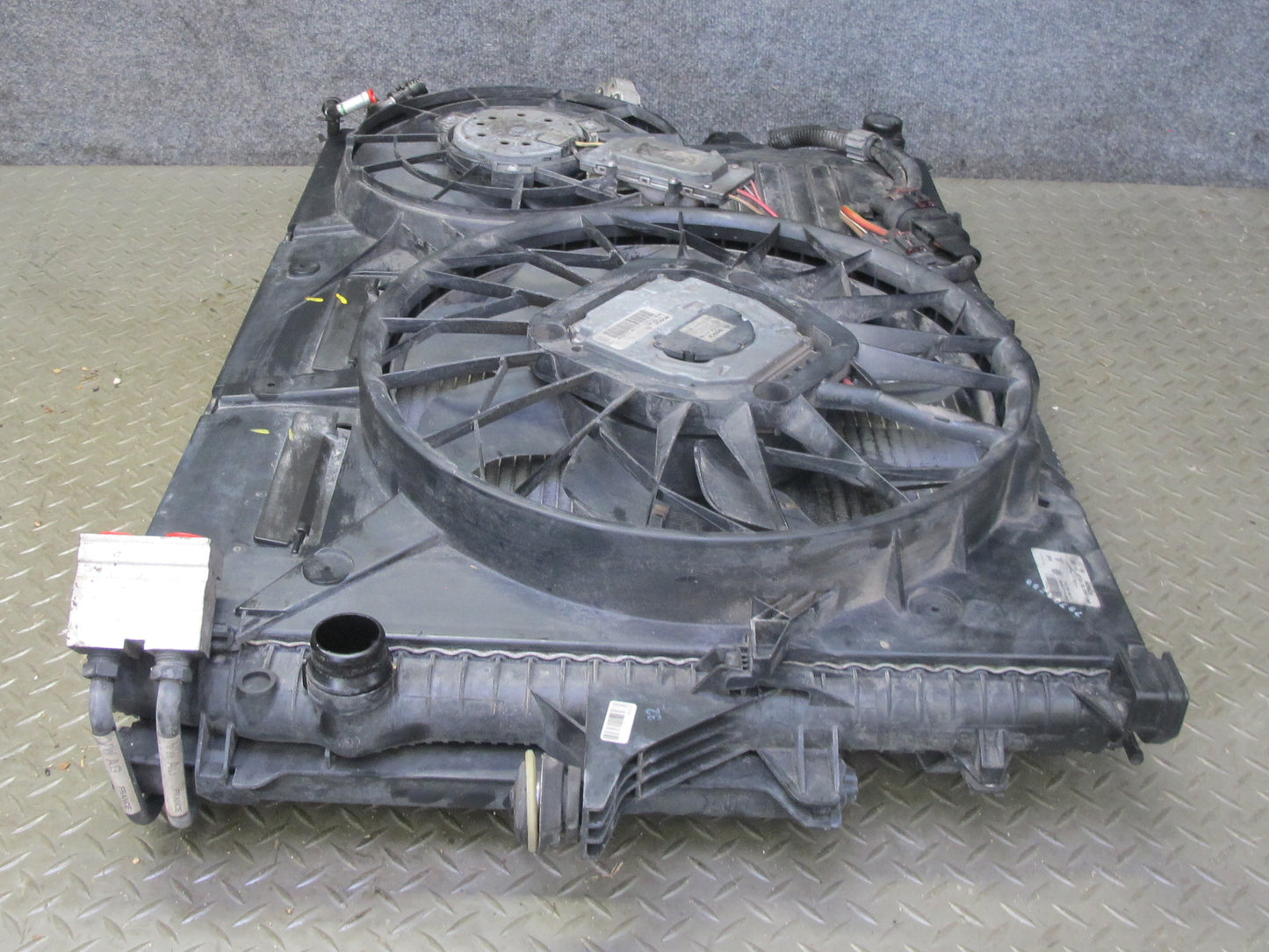 08-10 Porsche Cayenne 957 4.8 Turbo Engine Cooling Radiator Condenser Fan Shroud