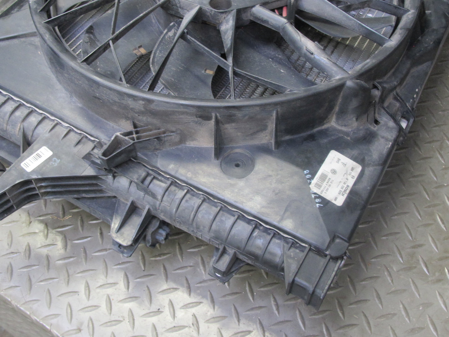 08-10 Porsche Cayenne 957 4.8 Turbo Engine Cooling Radiator Condenser Fan Shroud