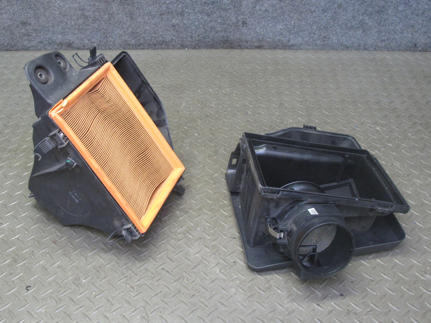 01-02 BMW E46 330i 330ci M54 Air Intake Cleaner Filter Box w MAF Sensor OEM