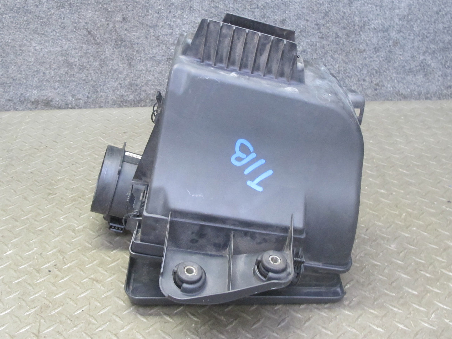 01-02 BMW E46 330i 330ci M54 Air Intake Cleaner Filter Box w MAF Sensor OEM