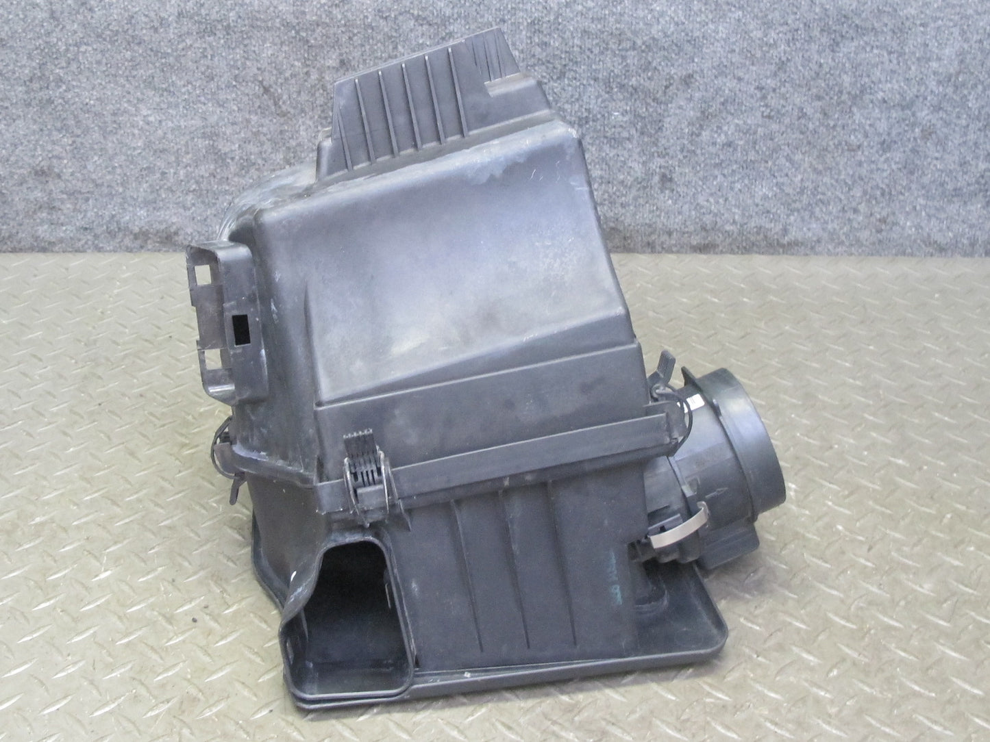 01-02 BMW E46 330i 330ci M54 Air Intake Cleaner Filter Box w MAF Sensor OEM