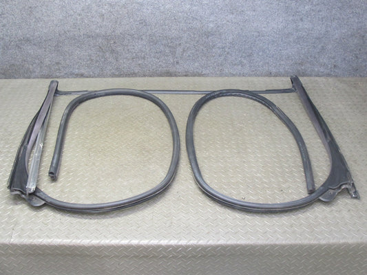 01-06 BMW E46 330ci Convertible Windshield TOP Weatherstrip Rubber Seal OEM