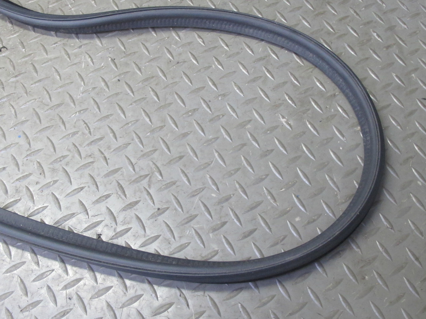 01-06 BMW E46 Convertible Rear Trunk Lid Weatherstrip Rubber Seal Gasket OEM