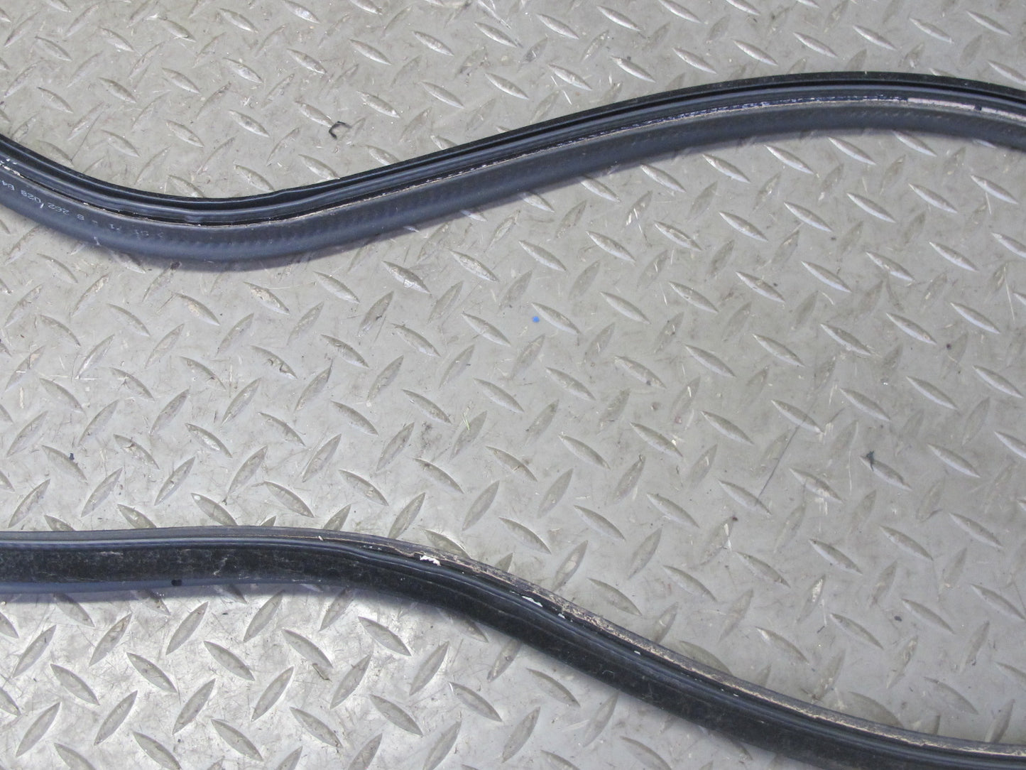 01-06 BMW E46 Convertible Rear Trunk Lid Weatherstrip Rubber Seal Gasket OEM