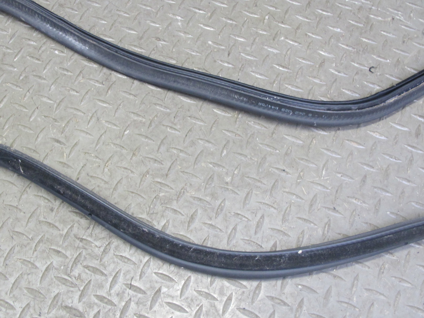 01-06 BMW E46 Convertible Rear Trunk Lid Weatherstrip Rubber Seal Gasket OEM