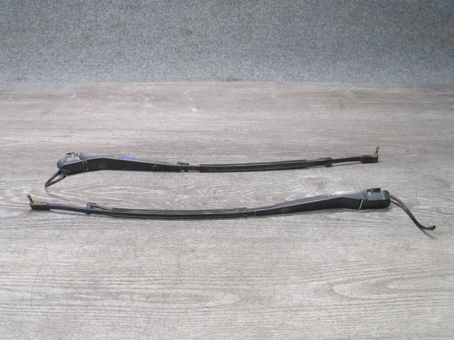 84-94 Chevrolet Corvette C4 Set of 2 Front Left & Right Windshield Wiper Arm OEM