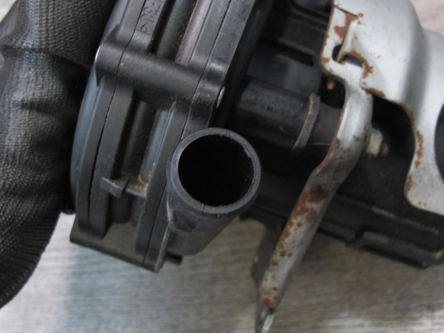 01-06 BMW E46 330ci 3-SERIES Secondary Air Injection Smog Pump 7553056 OEM