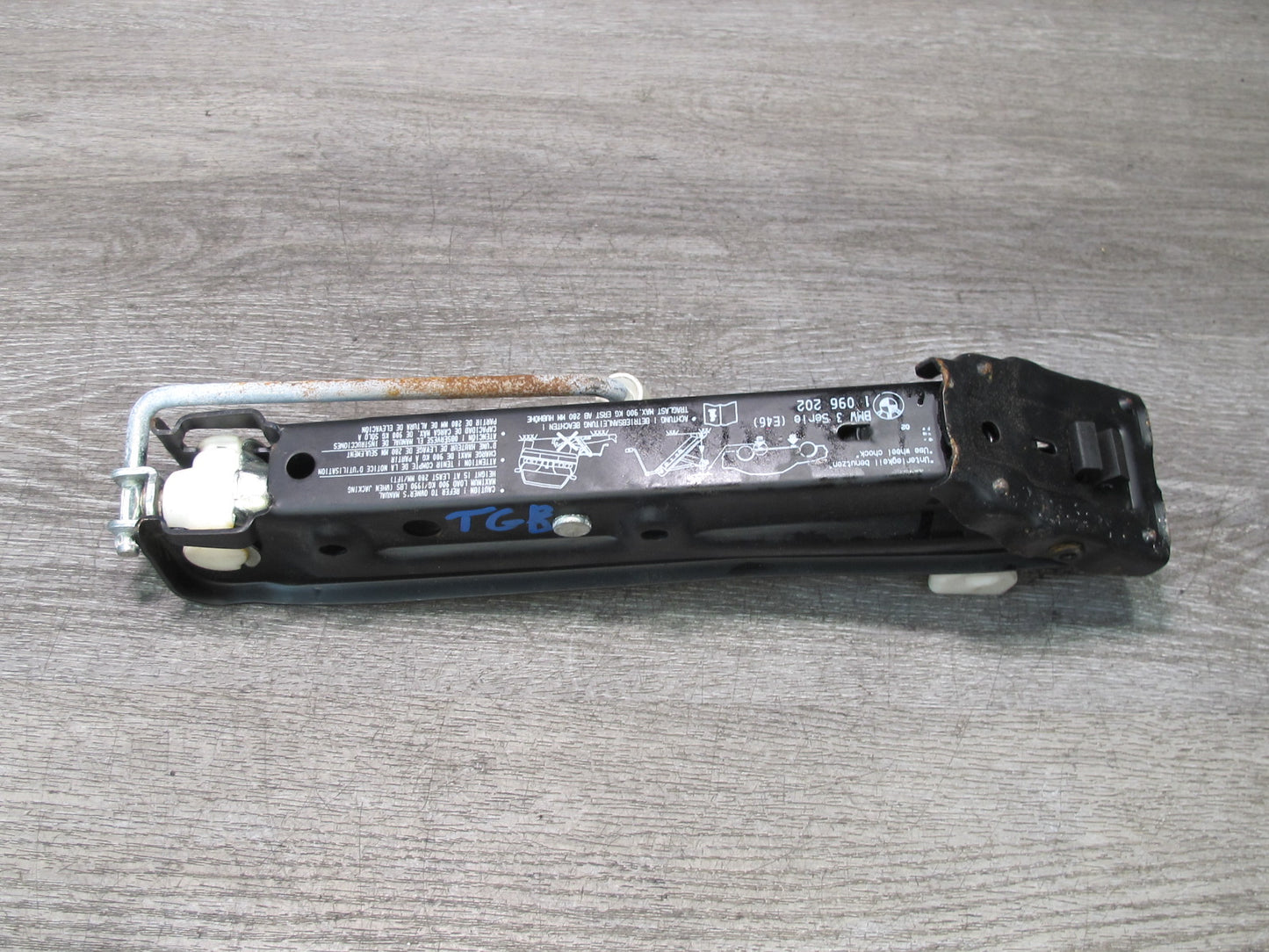 01-06 BMW E46 330i 3-SERIES Emergency Spare Tire Lift Jack 1096202 OEM