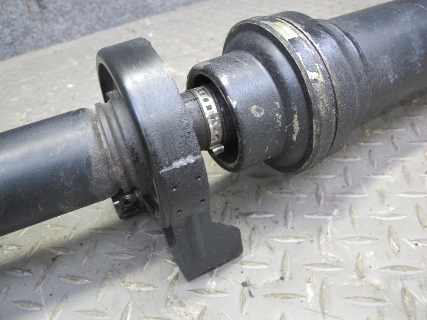 2003-2006 Porsche Cayenne 955 Turbo AWD Rear Driveshaft Drive Shaft 7L5521102C