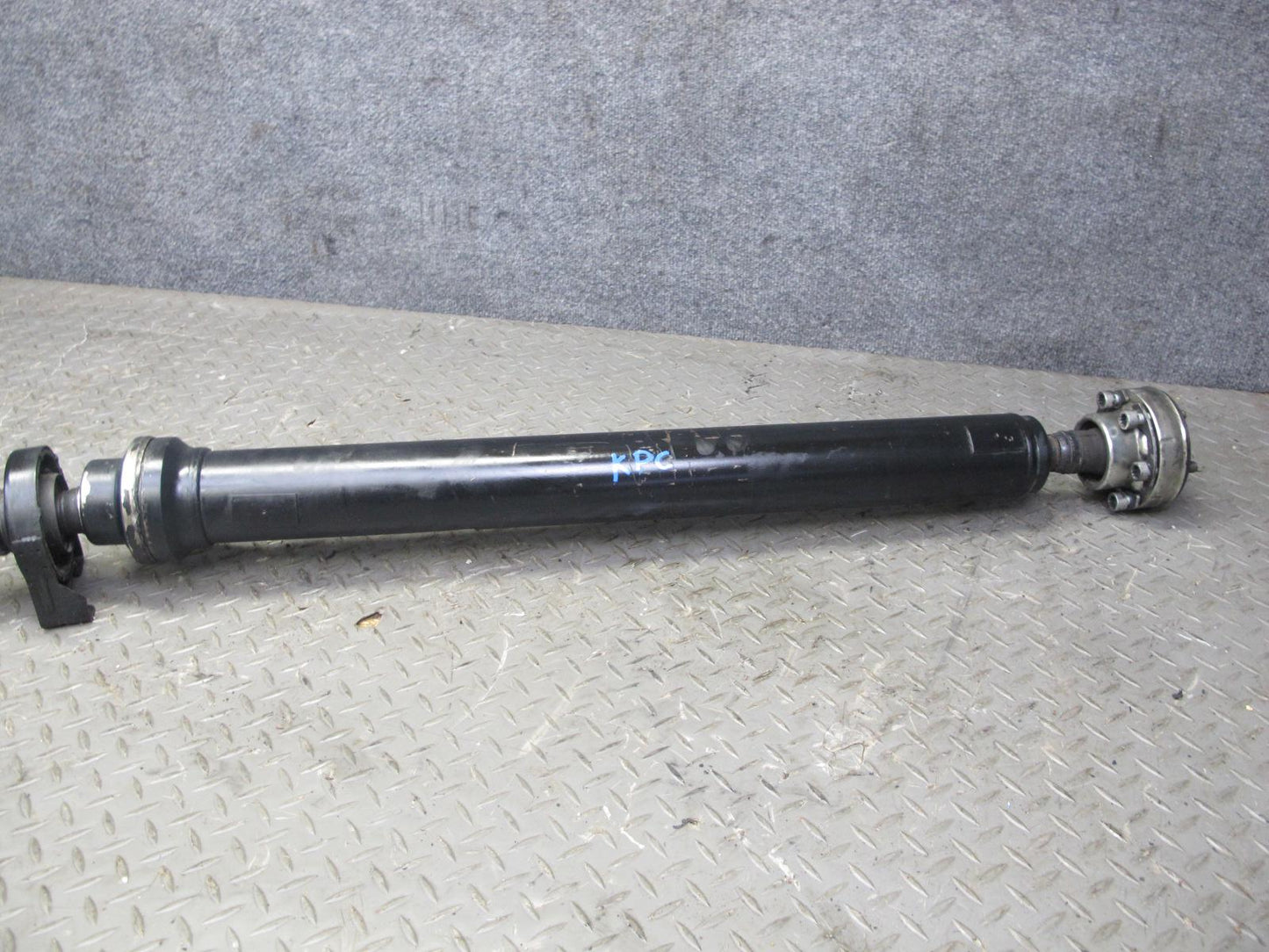 2003-2006 Porsche Cayenne 955 Turbo AWD Rear Driveshaft Drive Shaft 7L5521102C