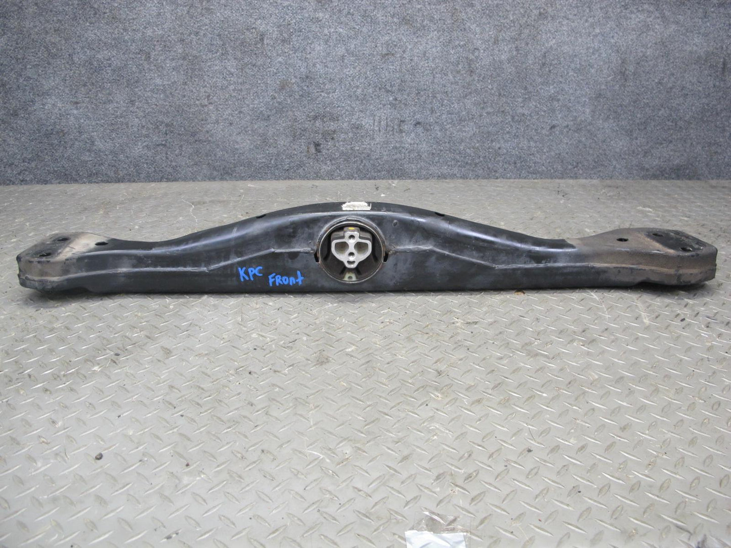 2003-2006 Porsche Cayenne 955 Transmission Crossmember Mount Support 7L0399227B