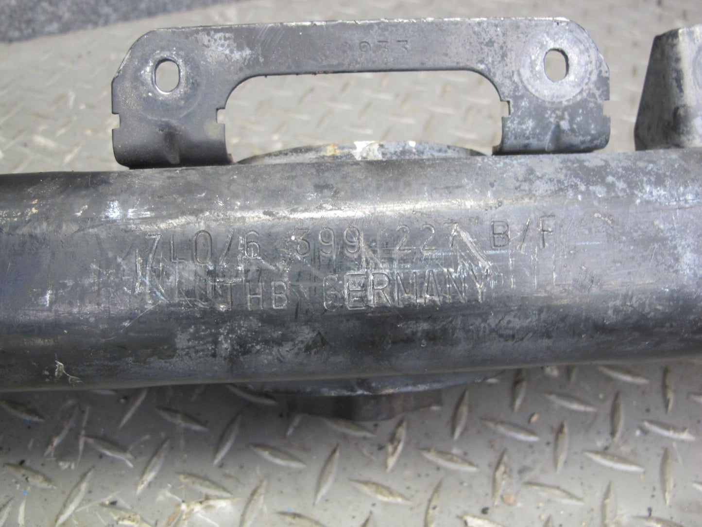 2003-2006 Porsche Cayenne 955 Transmission Crossmember Mount Support 7L0399227B
