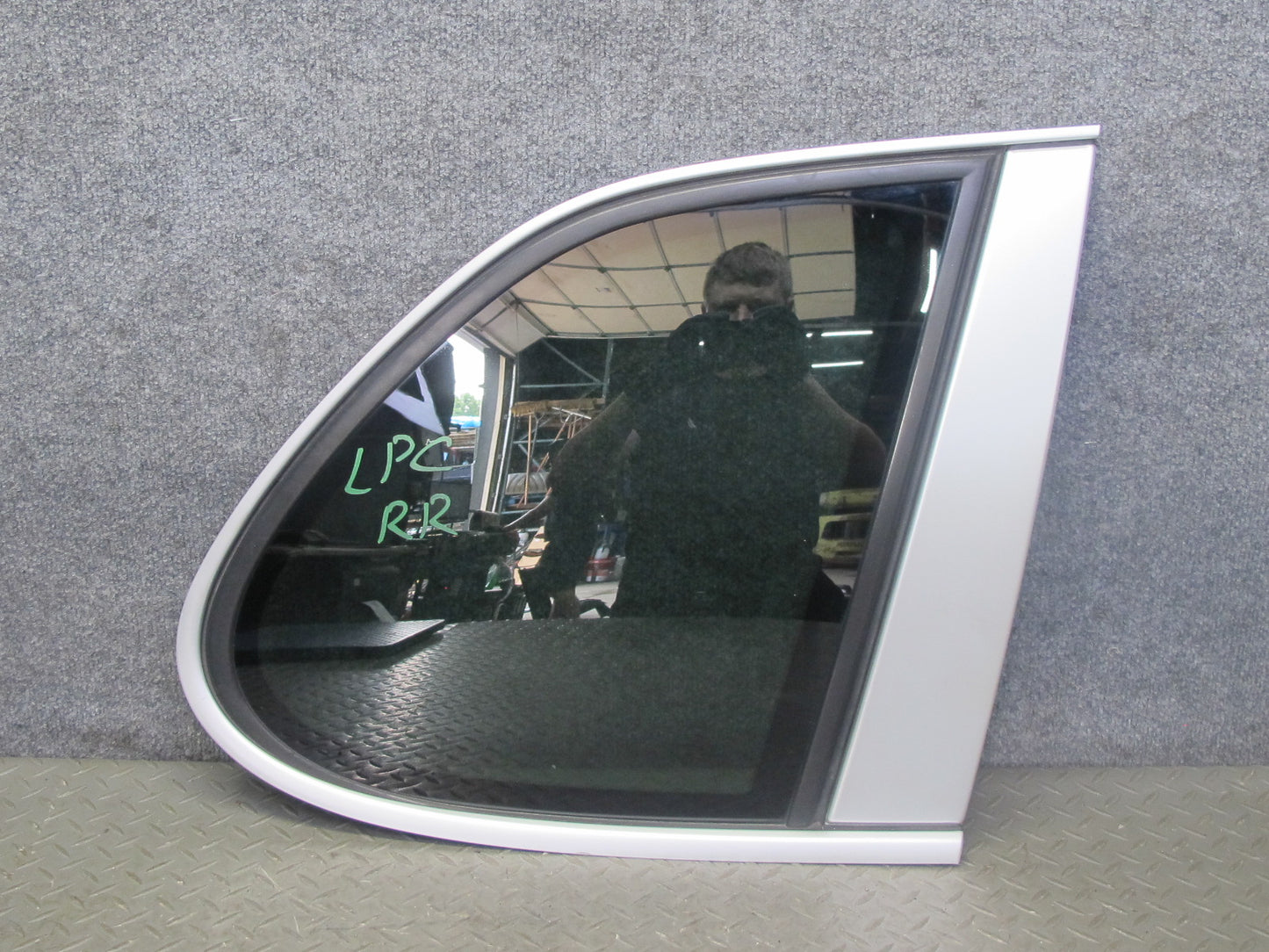 2003-2010 Porsche Cayenne 955 957 Rear Right Quarter Glass Window 7L5845298