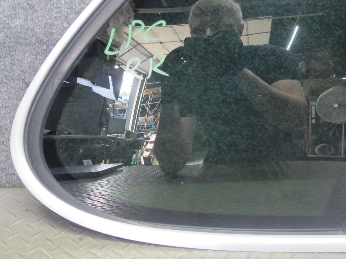 2003-2010 Porsche Cayenne 955 957 Rear Right Quarter Glass Window 7L5845298