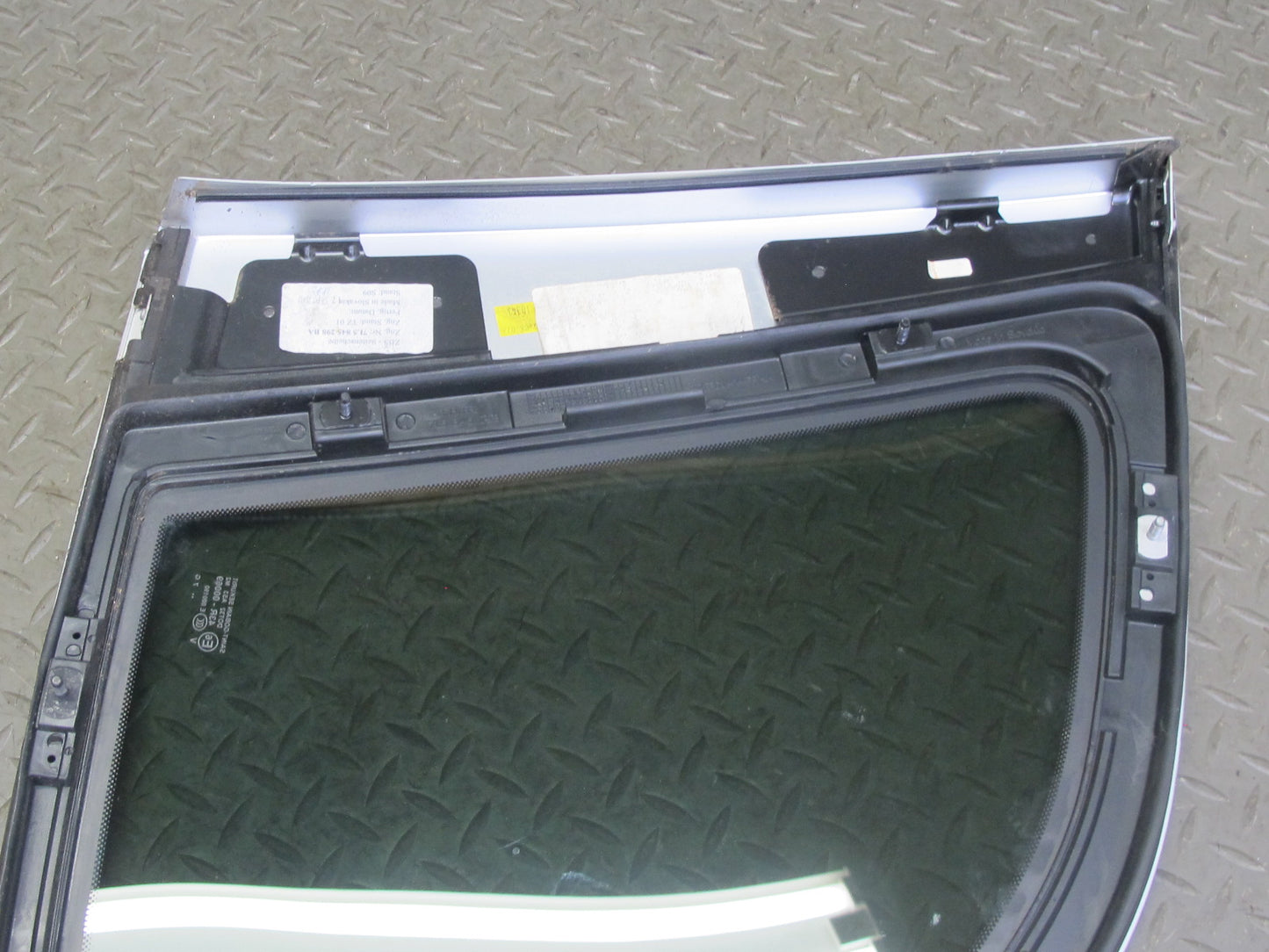 2003-2010 Porsche Cayenne 955 957 Rear Right Quarter Glass Window 7L5845298