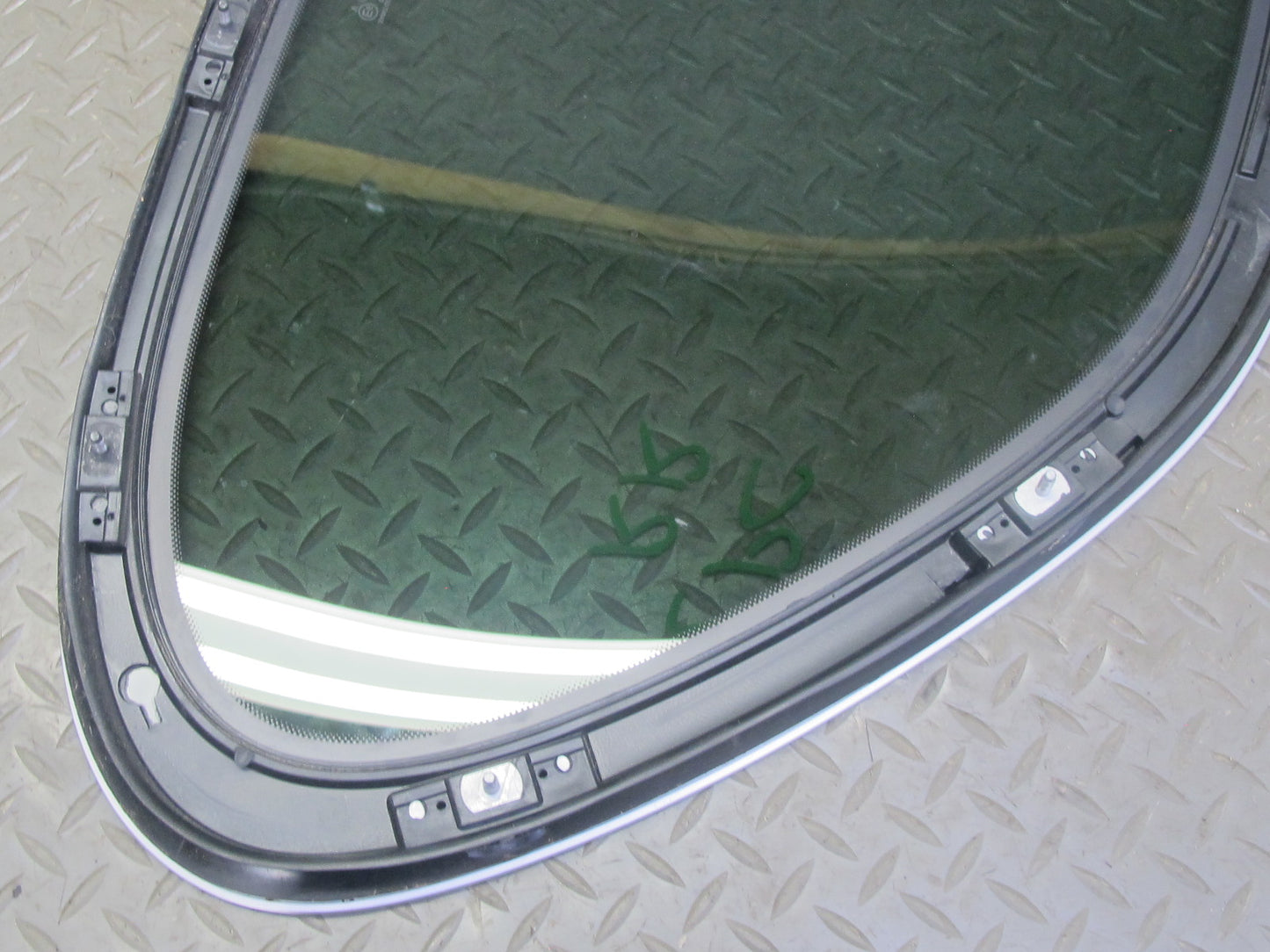 2003-2010 Porsche Cayenne 955 957 Rear Right Quarter Glass Window 7L5845298