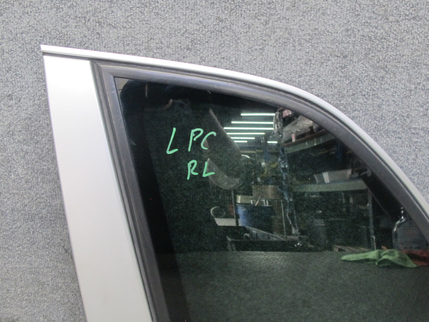 2003-2010 Porsche Cayenne 955 957 Rear Left Quarter Glass Window 7L5845297
