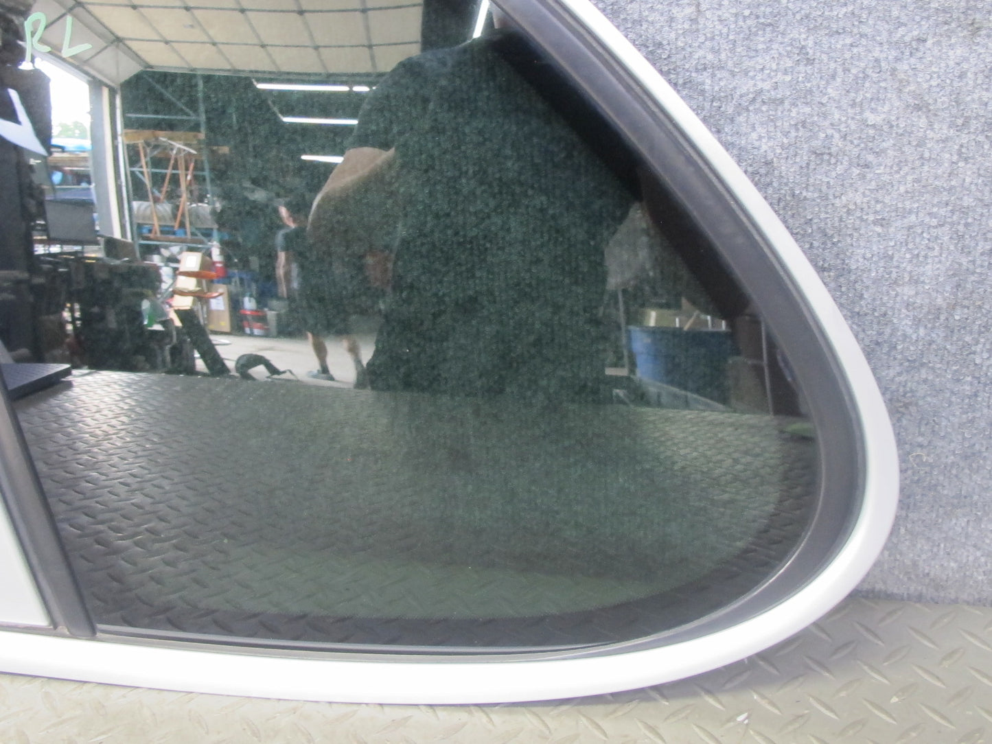 2003-2010 Porsche Cayenne 955 957 Rear Left Quarter Glass Window 7L5845297