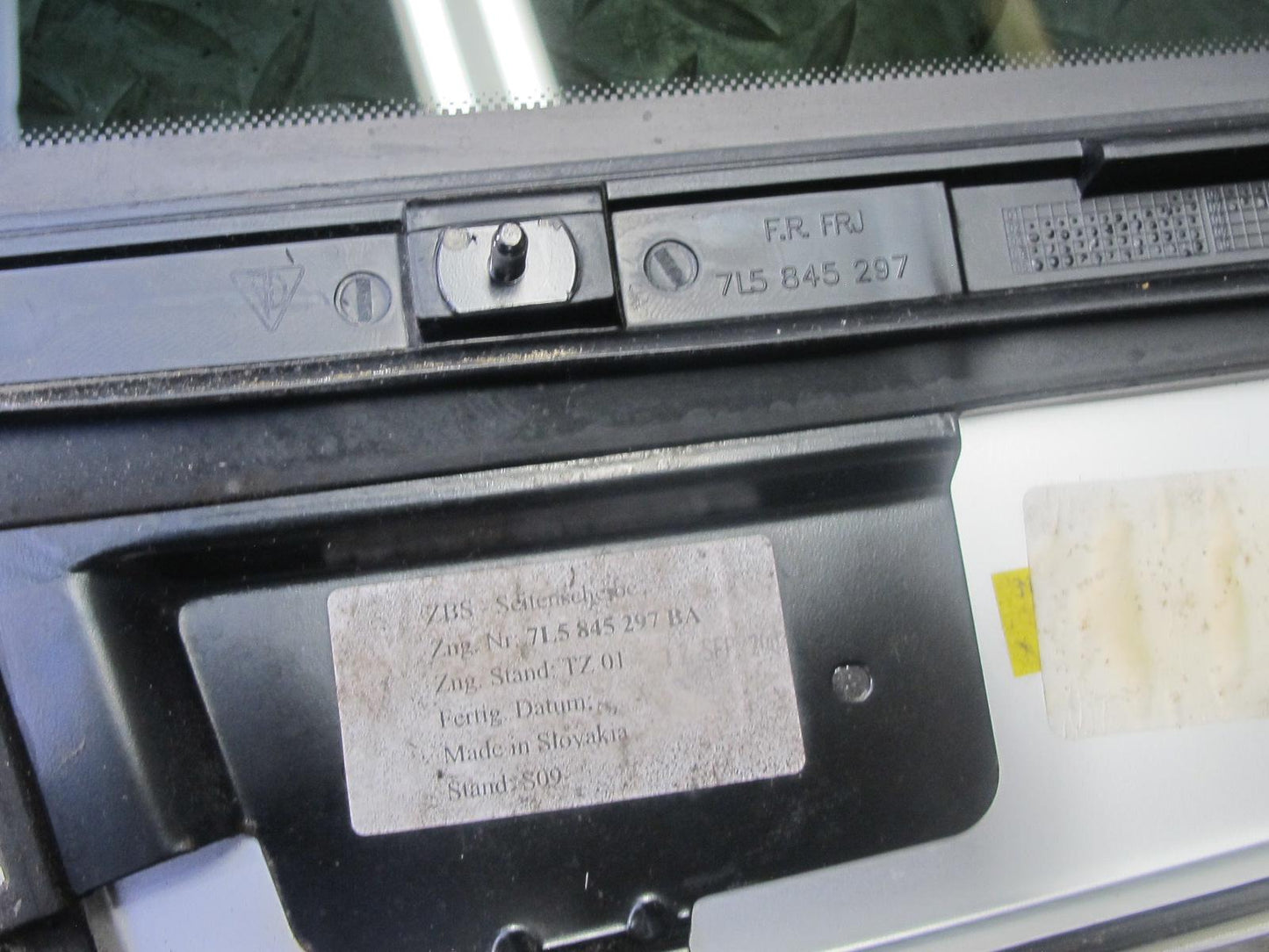 2003-2010 Porsche Cayenne 955 957 Rear Left Quarter Glass Window 7L5845297