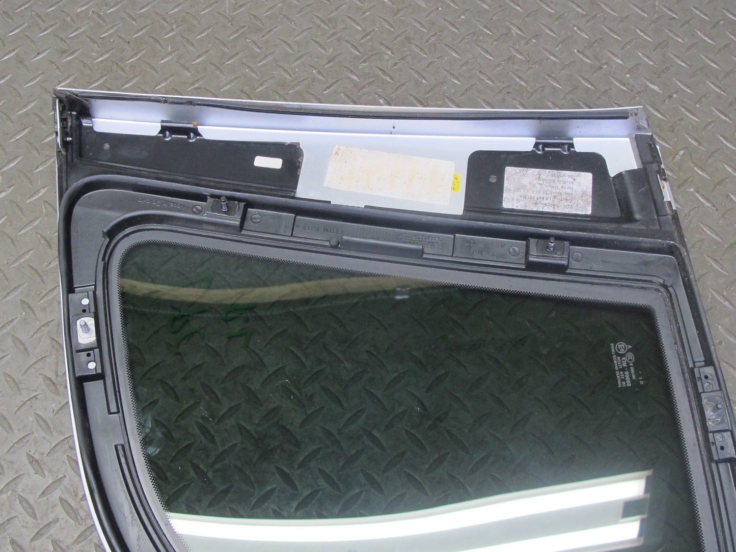 2003-2010 Porsche Cayenne 955 957 Rear Left Quarter Glass Window 7L5845297