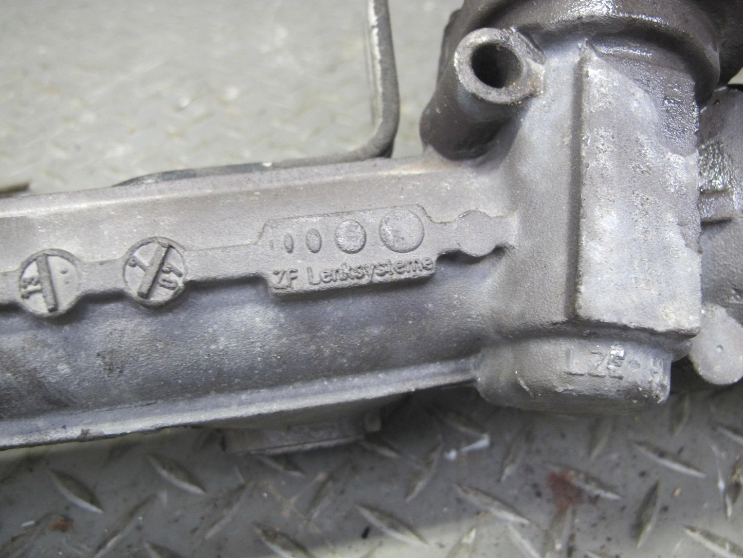 2003-2010 Porsche Cayenne 957 Power Steering Gear Rack AND Pinion 7L5422055CR