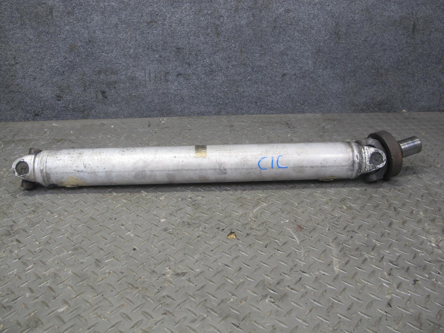 84-96 Chevrolet Corvette C4 Rear A/T Driveshaft Drive Shaft 10054289 OEM