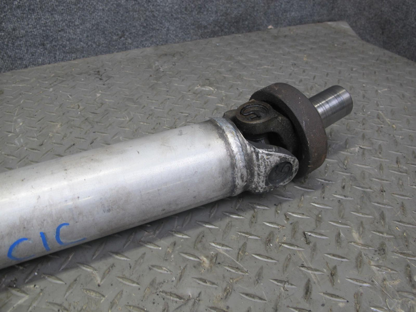 84-96 Chevrolet Corvette C4 Rear A/T Driveshaft Drive Shaft 10054289 OEM