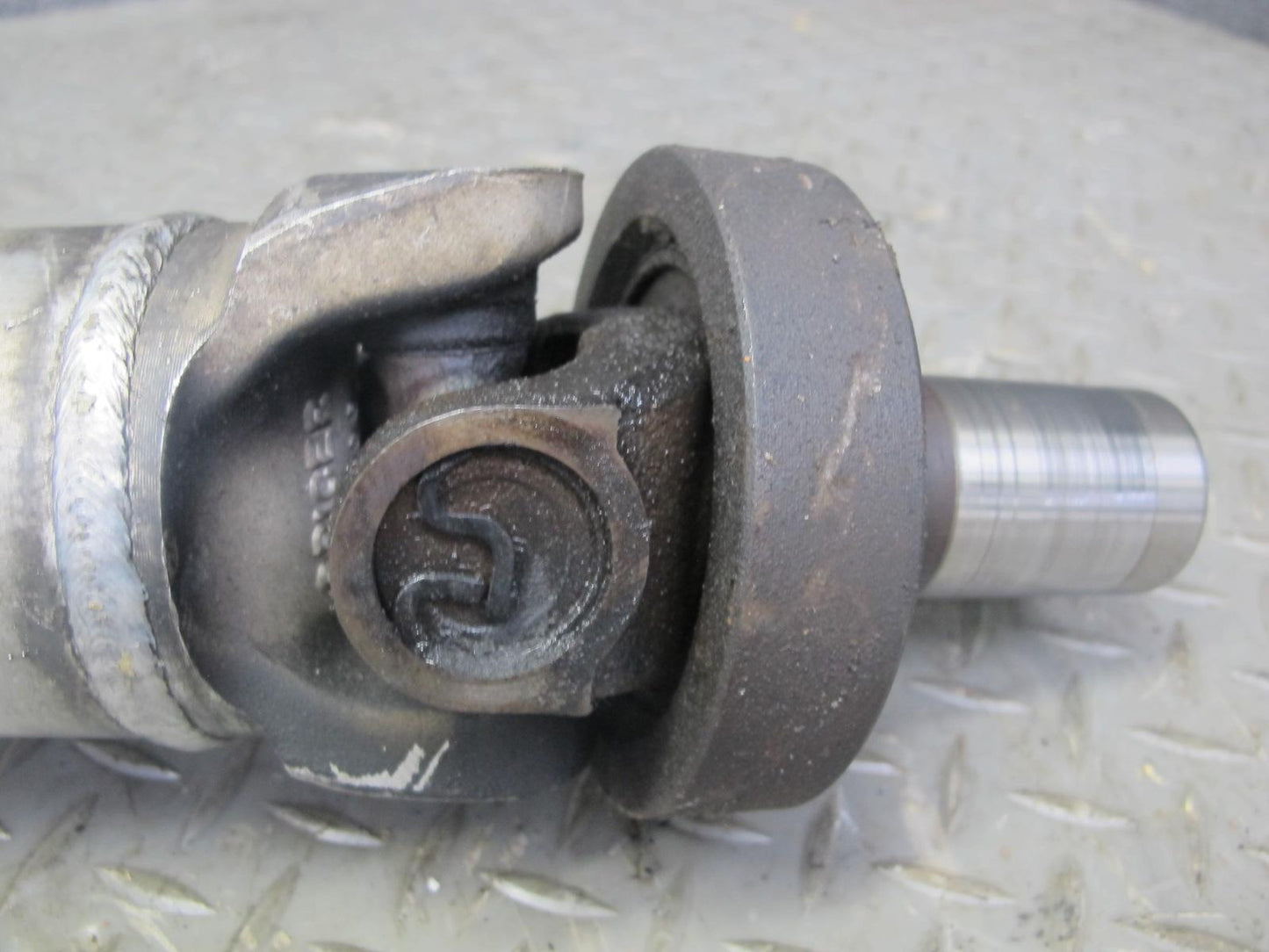 84-96 Chevrolet Corvette C4 Rear A/T Driveshaft Drive Shaft 10054289 OEM