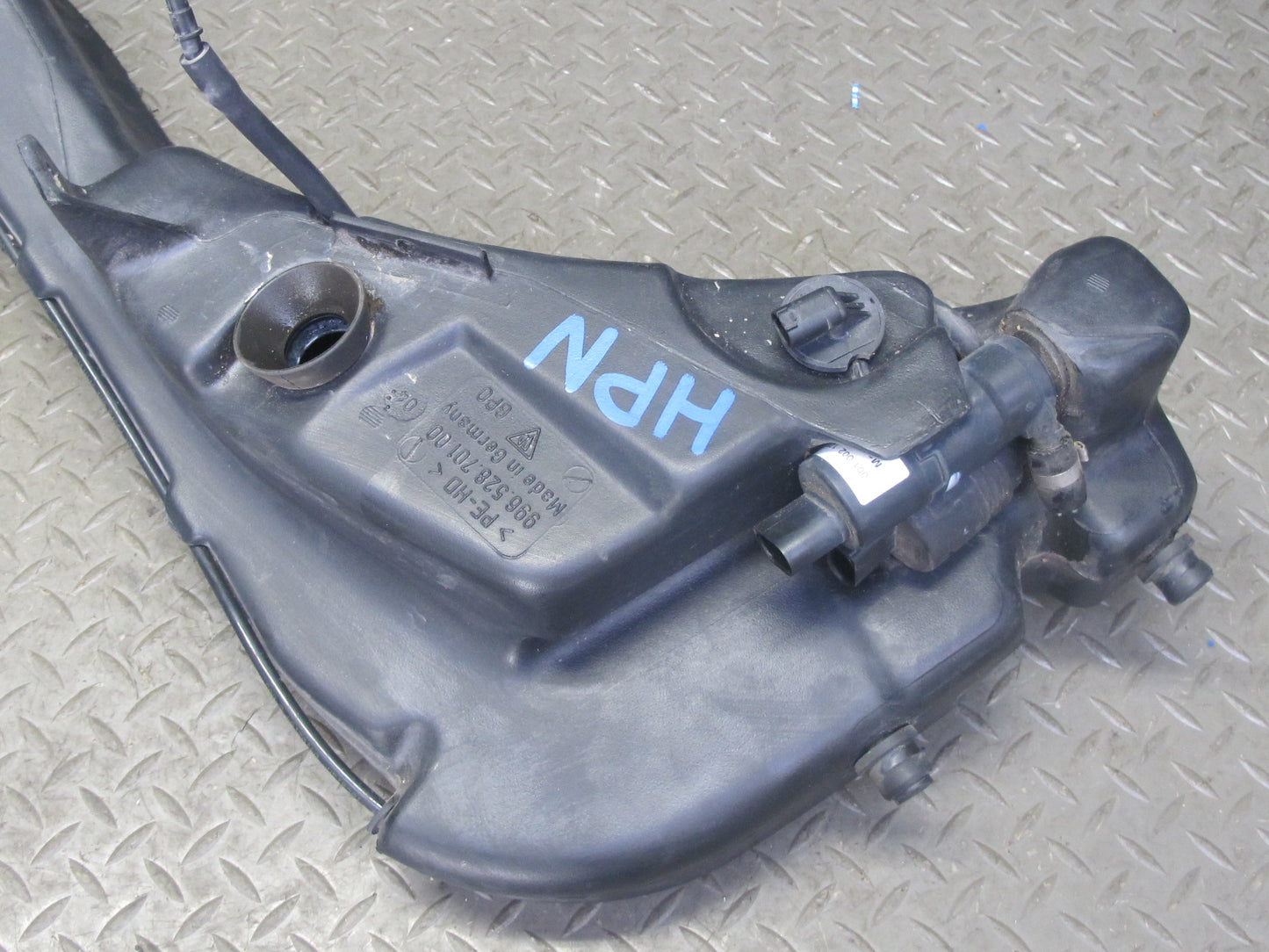 1999-2005 Porsche 911 Carrera 996 Windshield Washer Reservoir Tank W/ Pump