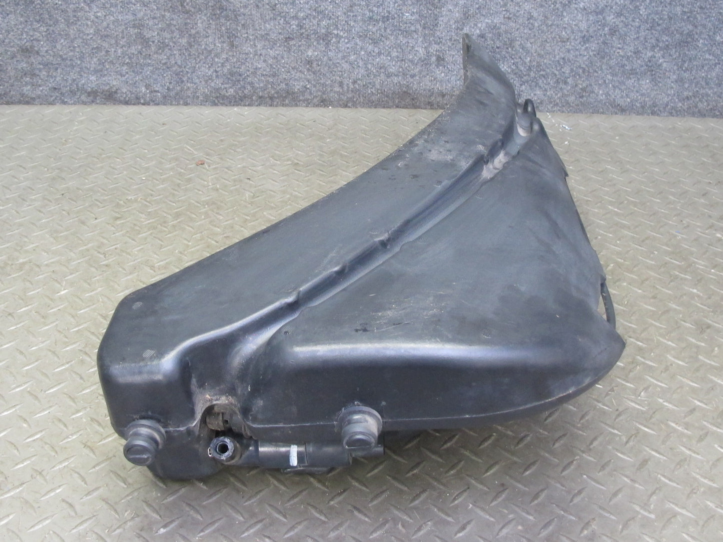 1999-2005 Porsche 911 Carrera 996 Windshield Washer Reservoir Tank W/ Pump
