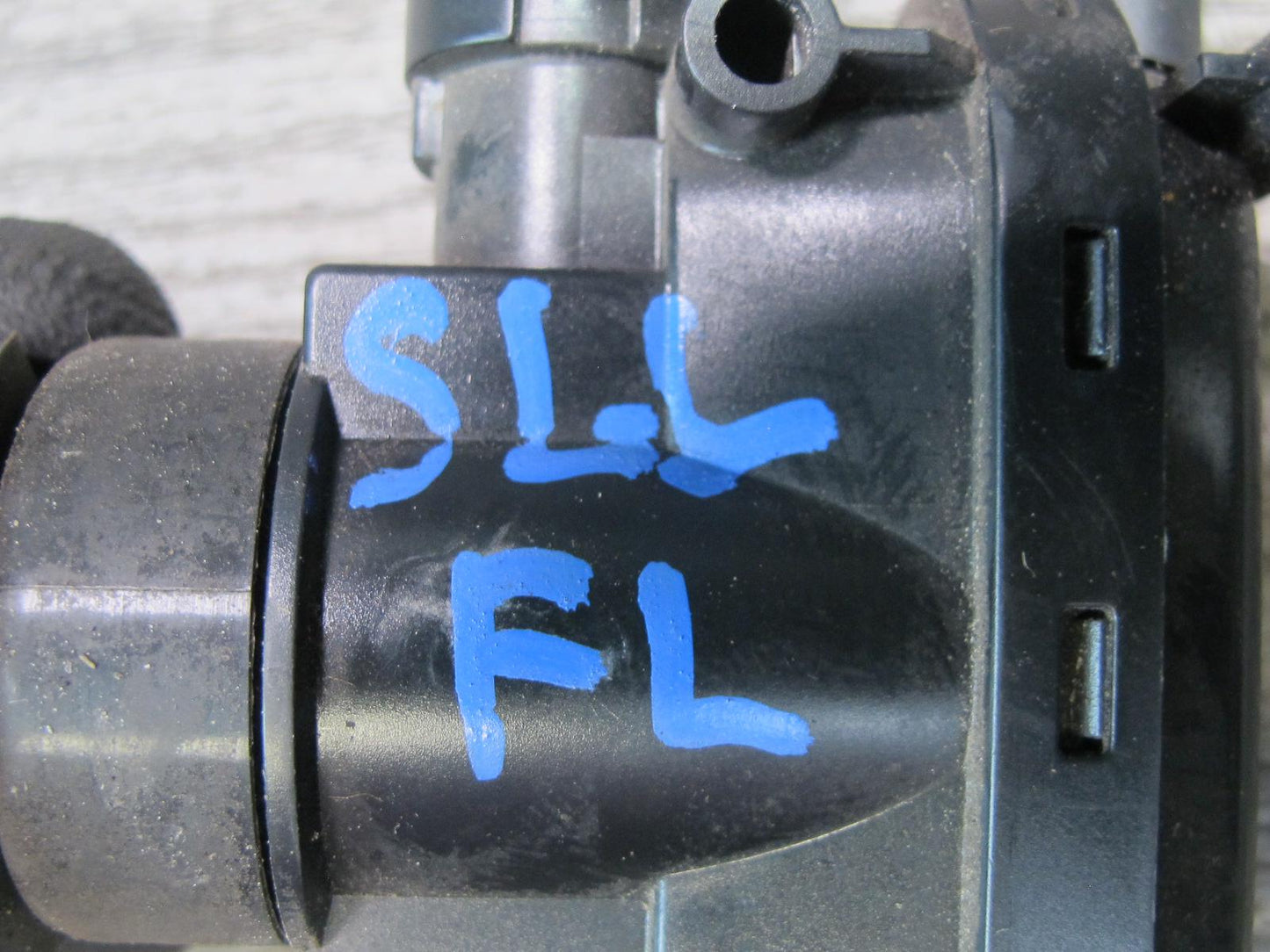 86-89 Mercedes R107 560SL Front Left Driver Door Lock Vacuum Actuator OEM
