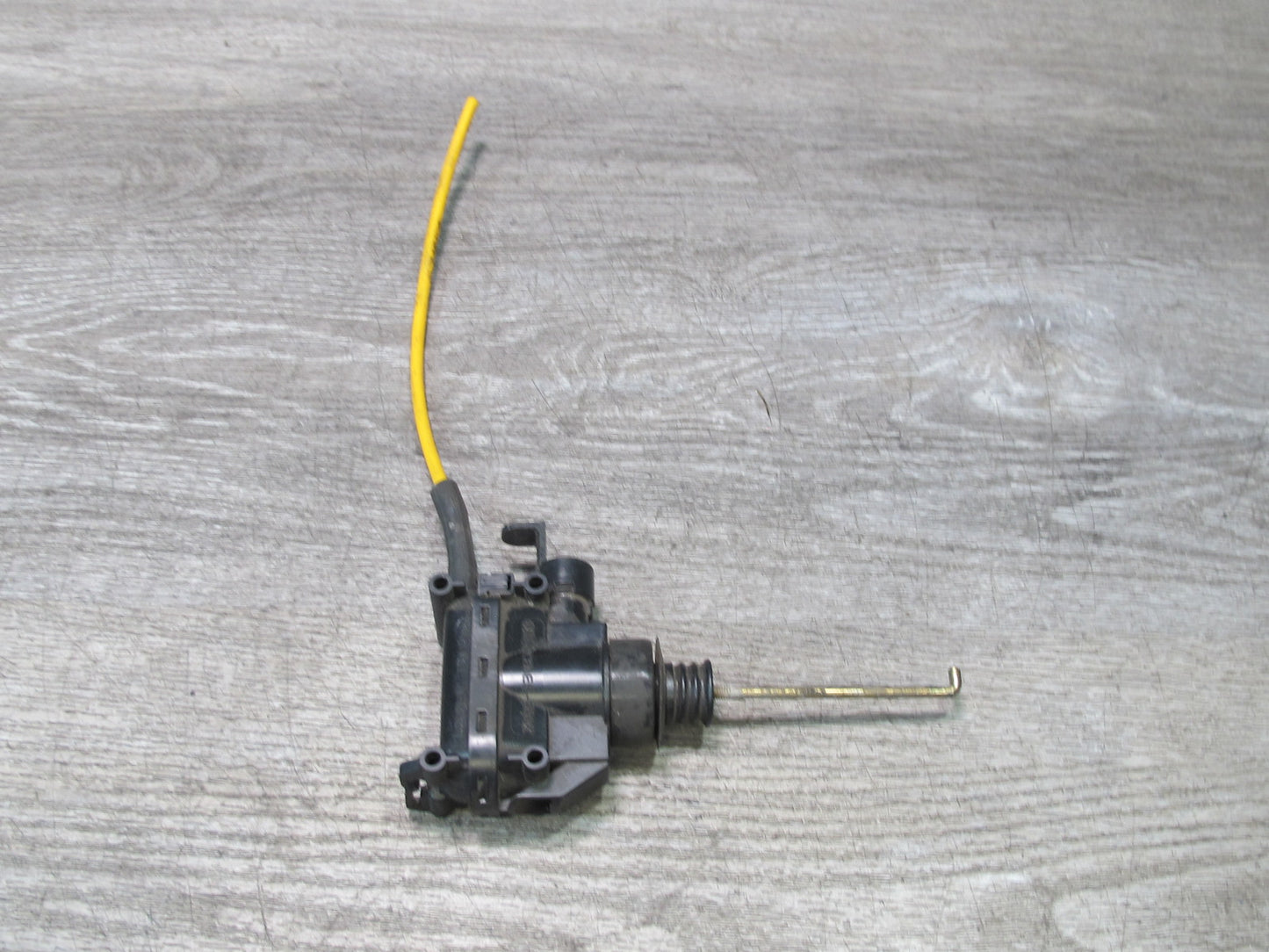 86-89 Mercedes R107 560SL Front Left Driver Door Lock Vacuum Actuator OEM