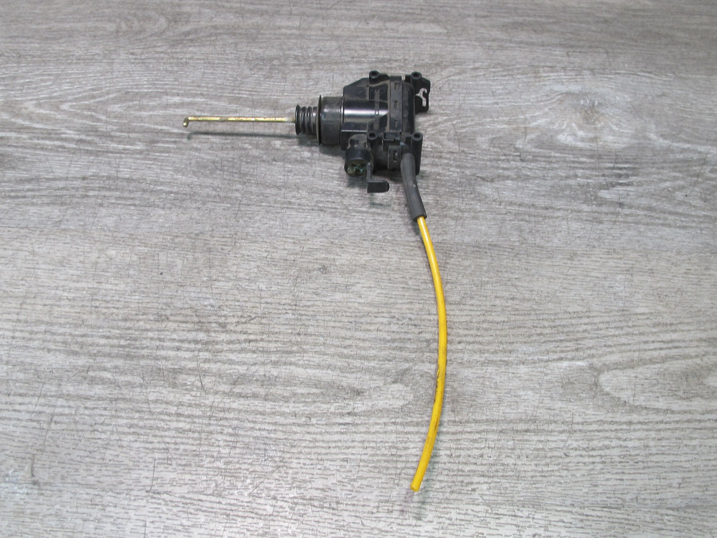 86-89 Mercedes R107 560SL Front Left Driver Door Lock Vacuum Actuator OEM